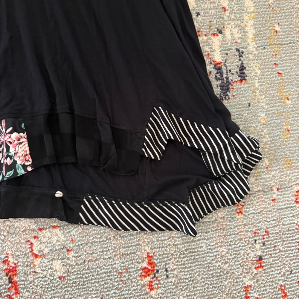 Black Floral and Stripe Short Sleeve Top - Picture 4 of 4